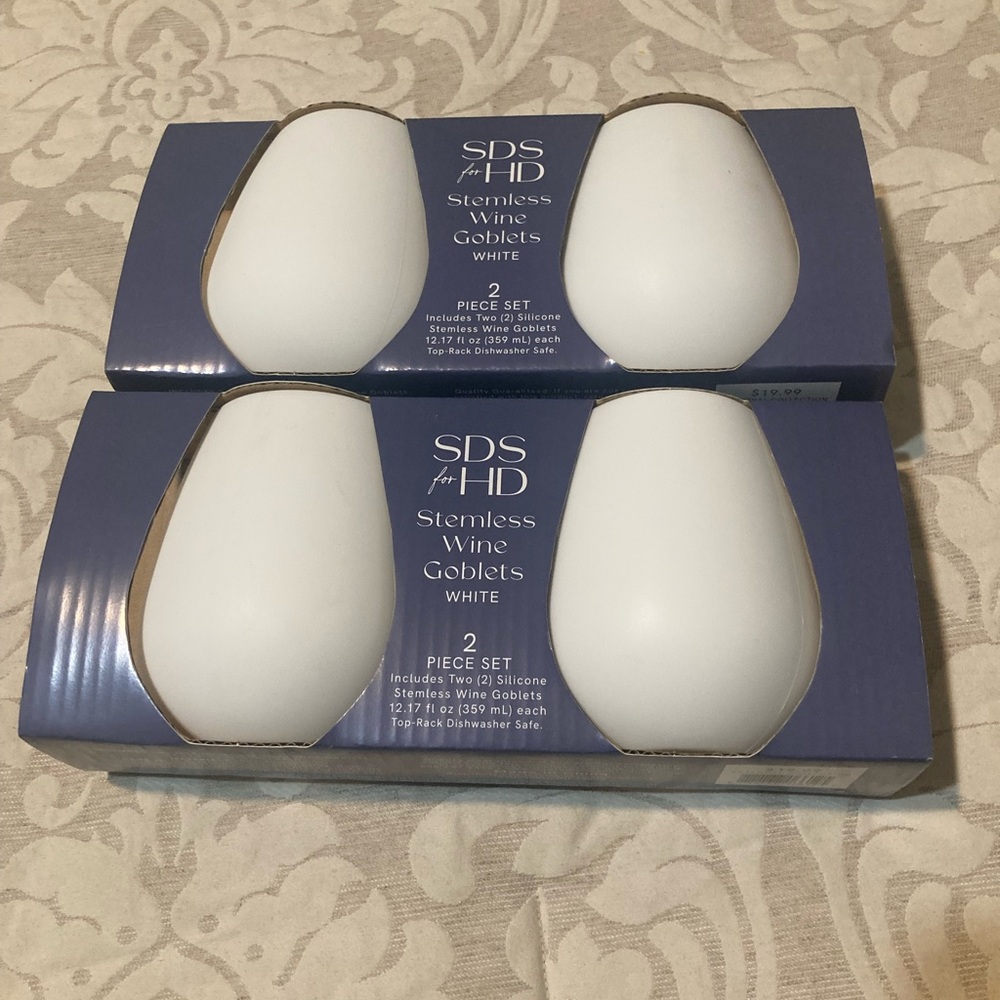 NWT SDS For HD Party Holiday Stemless Wine Goblets Set of 2 White Silicone